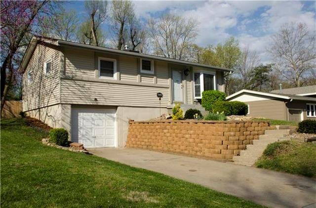 912 S Prairie St, Liberty, MO 64068