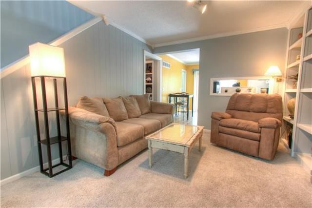 6810 N Askew Ave, Gladstone, MO 64119