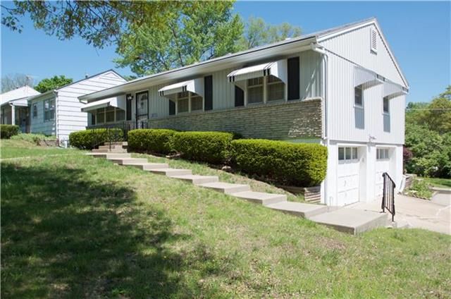9111 Central St, Kansas City, MO 64114