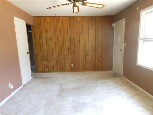 8700 E 114th Ter, Kansas City, MO 64134