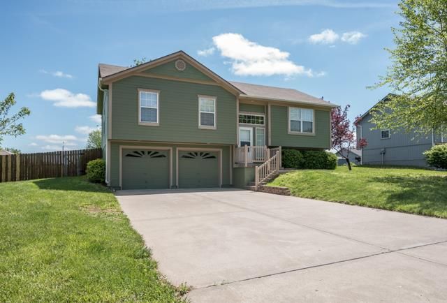 403 Monroe St, Raymore, MO 64083