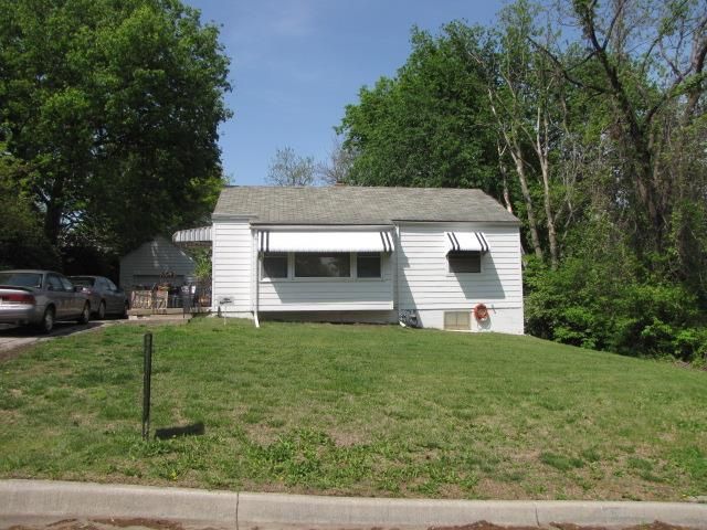 918 E 84th St, Kansas City, MO 64131