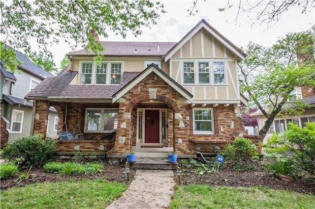 1033 W Gregory Blvd, Kansas City, MO 64114