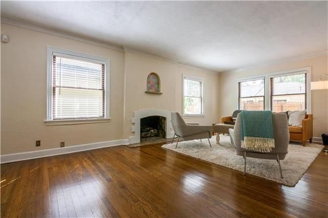 1033 W Gregory Blvd, Kansas City, MO 64114