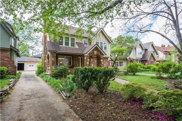 1033 W Gregory Blvd, Kansas City, MO 64114