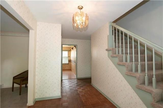 10210 W 99th Ter, Overland Park, KS 66202