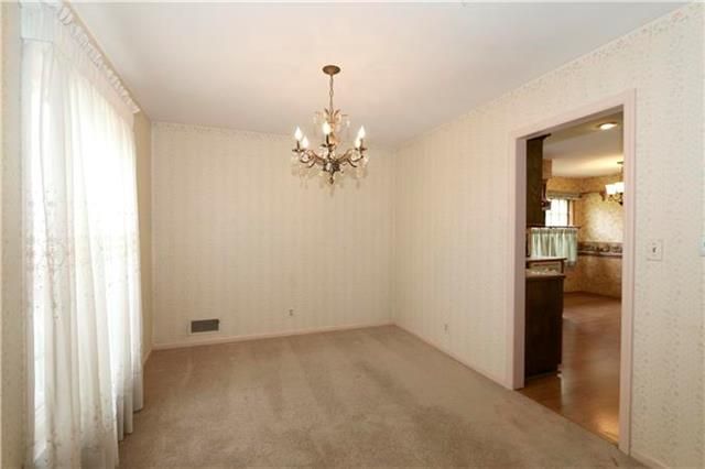10210 W 99th Ter, Overland Park, KS 66202