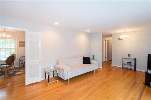505 E 106th St, Kansas City, MO 64131