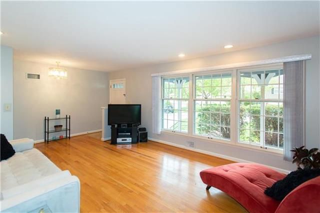 505 E 106th St, Kansas City, MO 64131