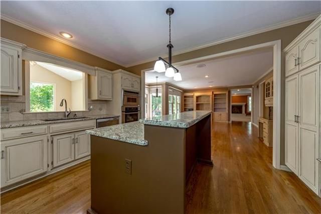 13227 Beverly St, Overland Park, KS 66209