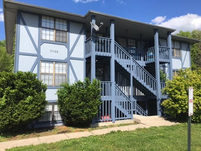 7107 N Orchard Ct, Pleasant Valley, MO 64116