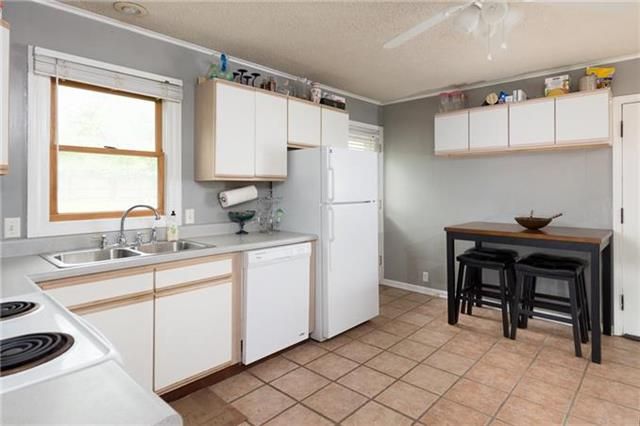 7612 W 64th Ter, Overland Park, KS 66202