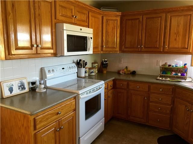 1201 Wildflower Rd, Warrensburg, MO 64093