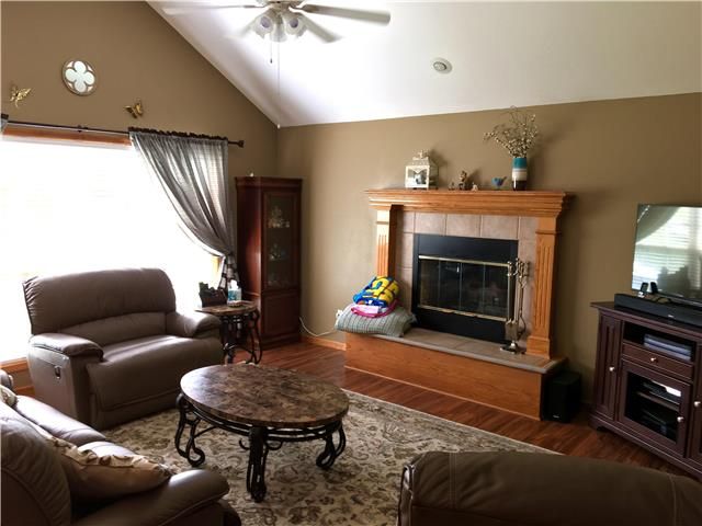 1201 Wildflower Rd, Warrensburg, MO 64093