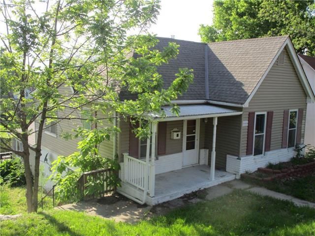 1019 S 4th St, Atchison, KS 66002