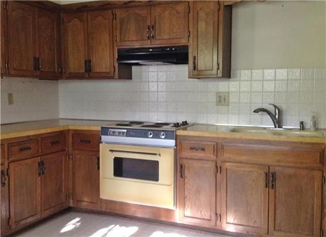 1104 S Maple St, Ottawa, KS 66067