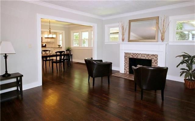 5704 Charlotte St, Kansas City, MO 64110