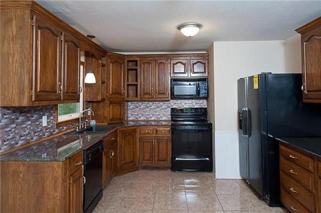 8315 Pershing Rd, Raytown, MO 64138