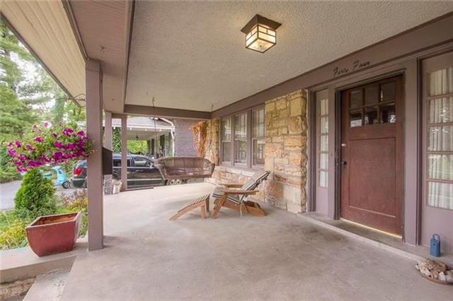 44 E 55 St, Kansas City, MO 64112