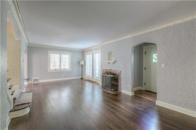 649 W 70th Ter, Kansas City, MO 64113