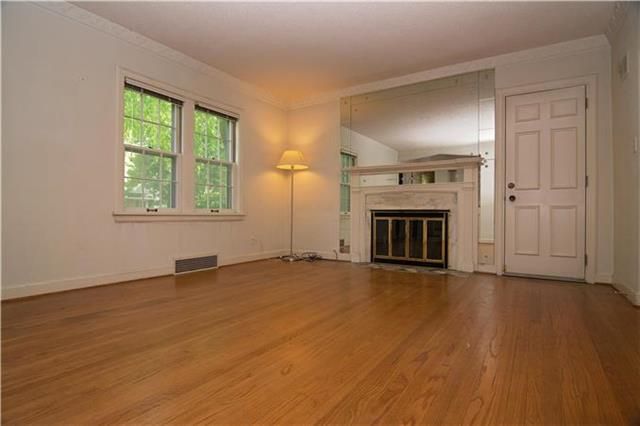 433 E 66 St, Kansas City, MO 64131
