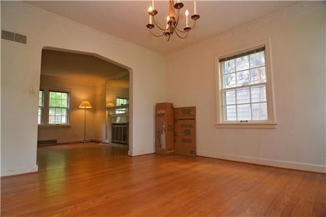 433 E 66 St, Kansas City, MO 64131