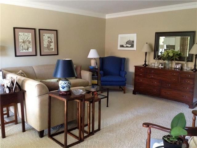 310 W 49 St #304, Kansas City, MO 64112