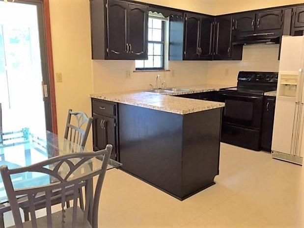 2806 NE 39 St, Kansas City, MO 64117