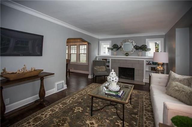 27 E 70th Ter, Kansas City, MO 64113