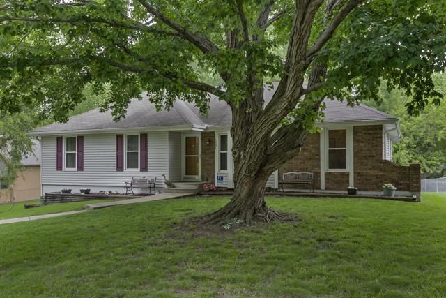 1201 Downing St, Liberty, MO 64068