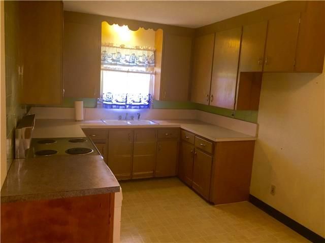 8409 Boone Blvd, Kansas City, MO 64114