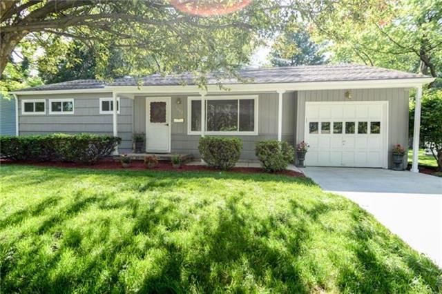 7442 Maple Ln, Overland Park, KS 66204