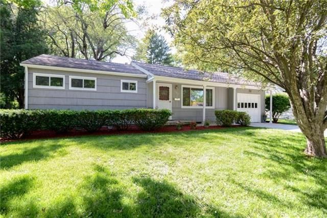 7442 Maple Ln, Overland Park, KS 66204