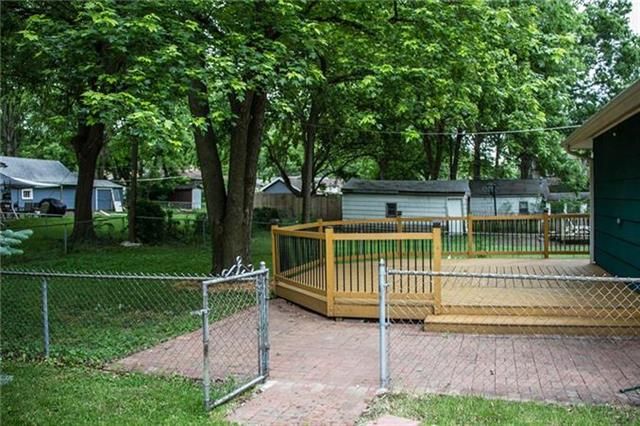 1 E 80th Ter, Kansas City, MO 64114