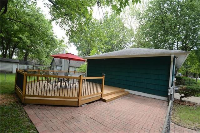 1 E 80th Ter, Kansas City, MO 64114