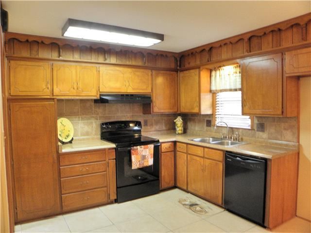 4420 E Red Bridge Rd, Kansas City, MO 64137