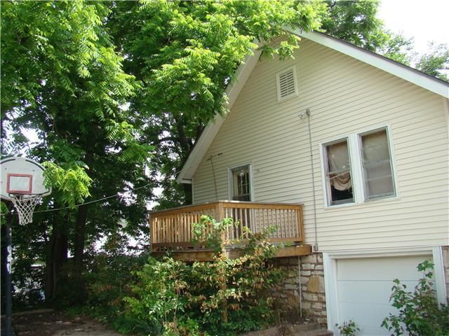 7112 Oak St, Kansas City, MO 64114
