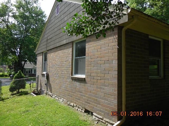6109 Roger Rd, Shawnee, KS 66203