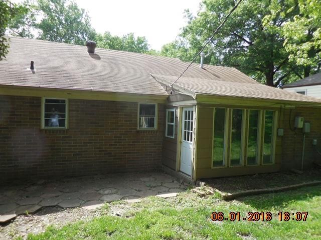 6109 Roger Rd, Shawnee, KS 66203