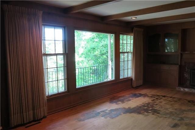 600 W 49th Ter, Kansas City, MO 64112