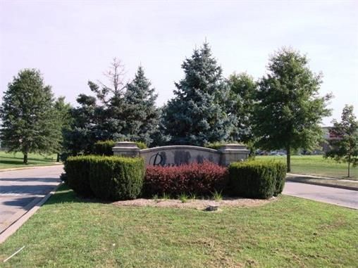1113 Clayton Dr, Raymore, MO 64083