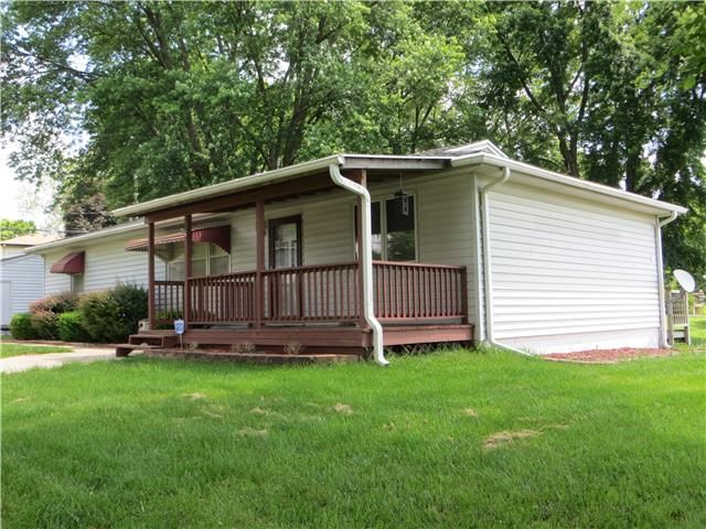 2823 S 27th St, St Joseph, MO 64503