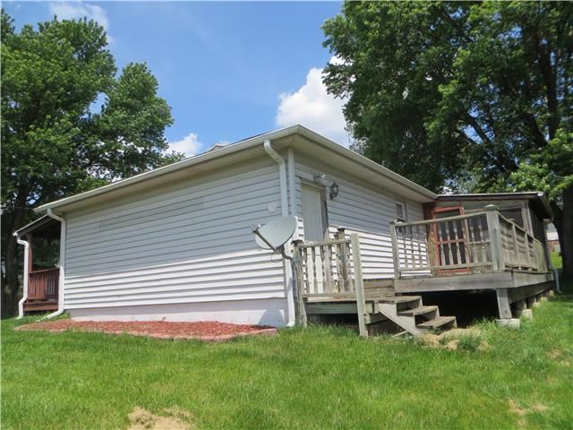 2823 S 27th St, St Joseph, MO 64503