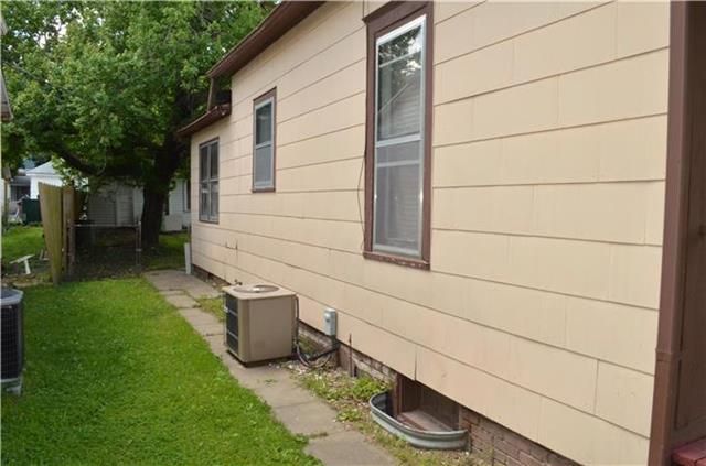 412 Virginia St, St Joseph, MO 64504
