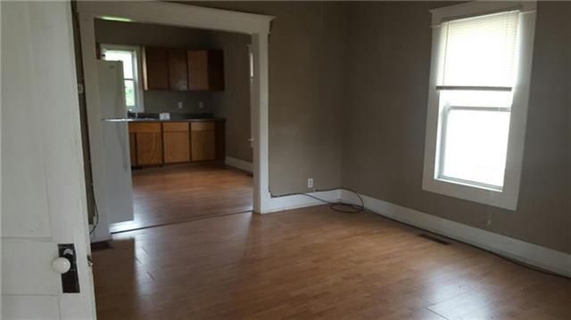 210 W 20th St, Higginsville, MO 64037