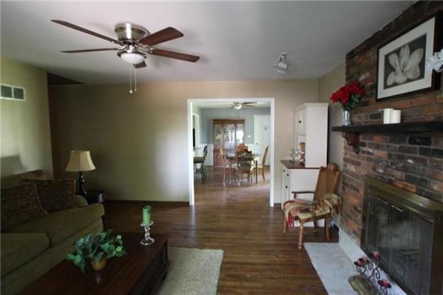 8821 Everett St, Kansas City, MO 64138