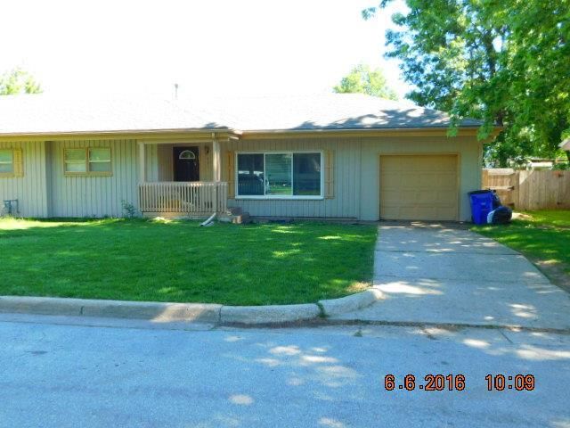 421 Corral Dr, Belton, MO 64012