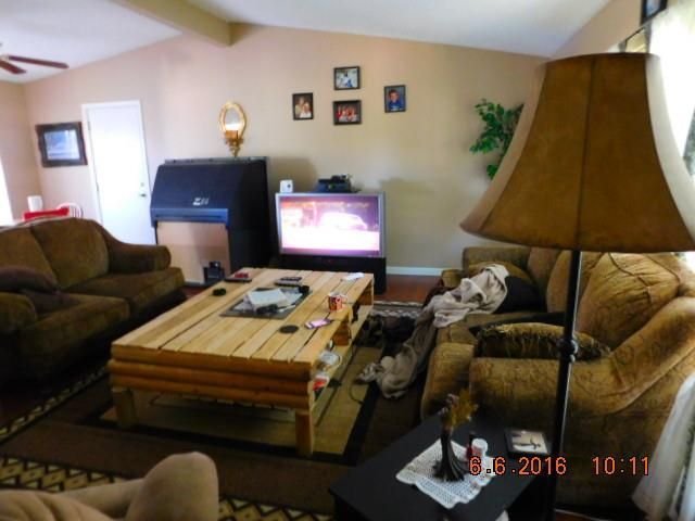 421 Corral Dr, Belton, MO 64012