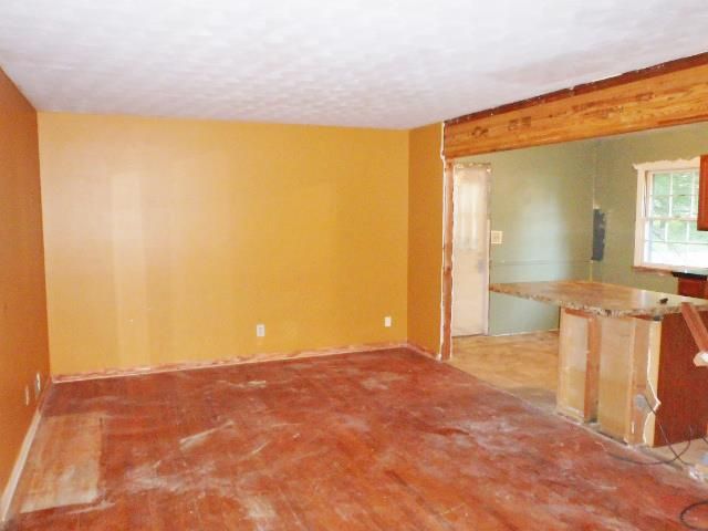 7608 Elm St, Raytown, MO 64138