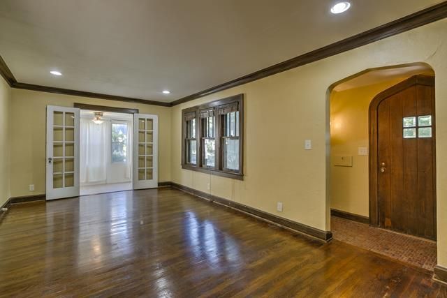 10 E 70th Ter, Kansas City, MO 64113